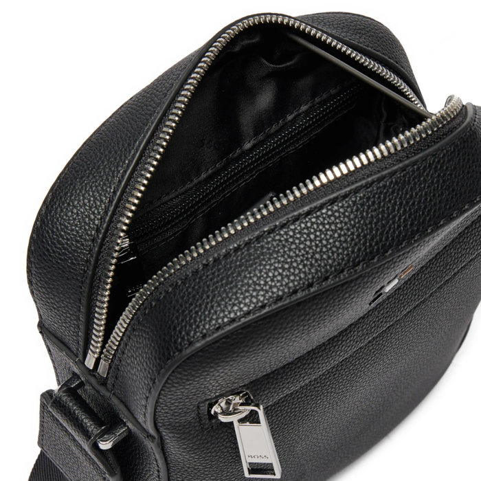 Bolso BOSS - Reporter bag in grained faux leather Black - Imagen 4